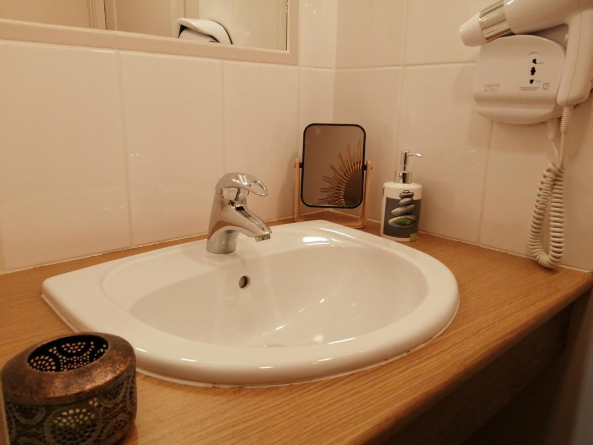 Le Chai De La Rose Spa Et Seances Bien Etre Doué-la-Fontaine Kültér fotó